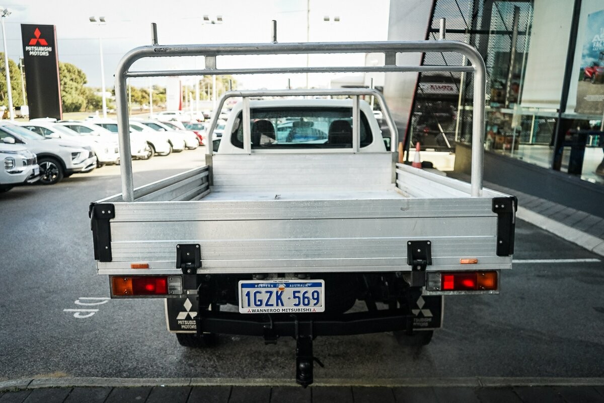 Mitsubishi Triton image 4