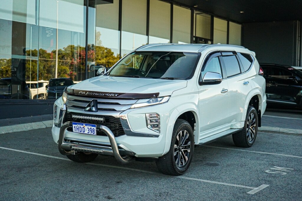 Mitsubishi Pajero Sport image 1