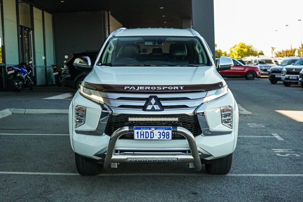 Mitsubishi Pajero Sport image 2