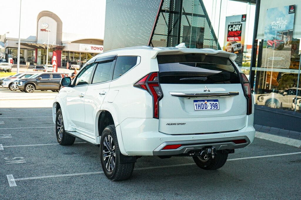 Mitsubishi Pajero Sport image 3