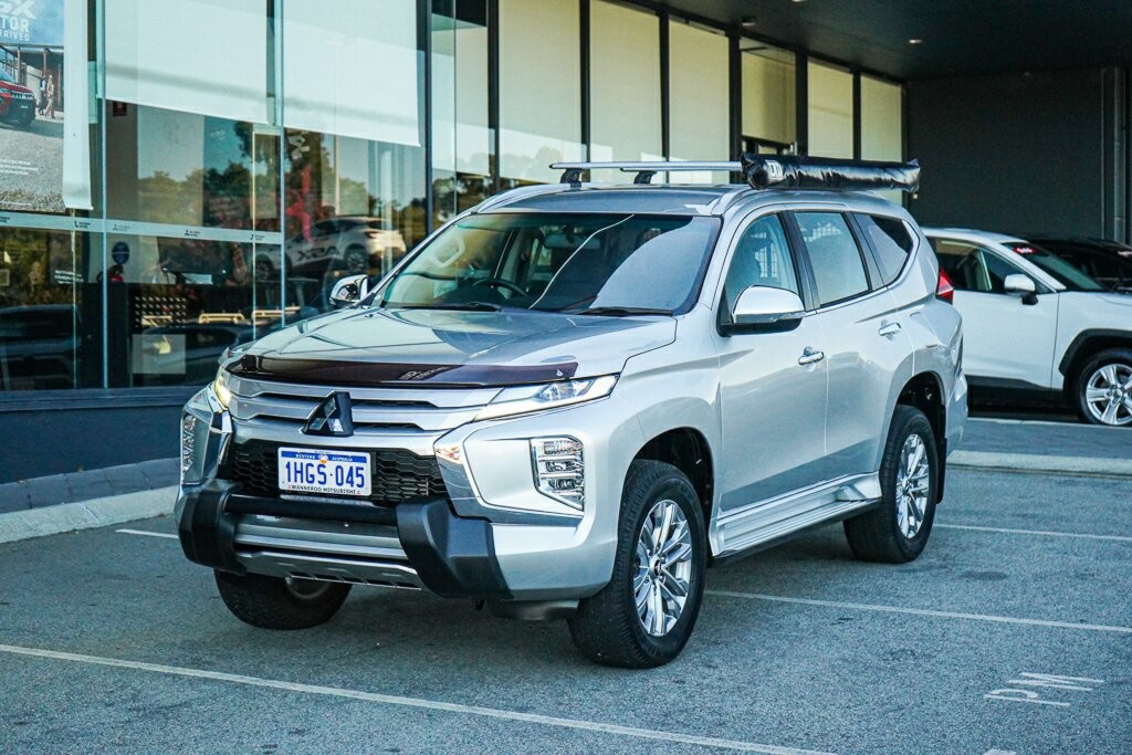 Mitsubishi Pajero Sport image 1