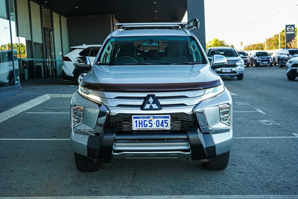 Mitsubishi Pajero Sport image 2