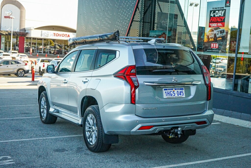 Mitsubishi Pajero Sport image 3