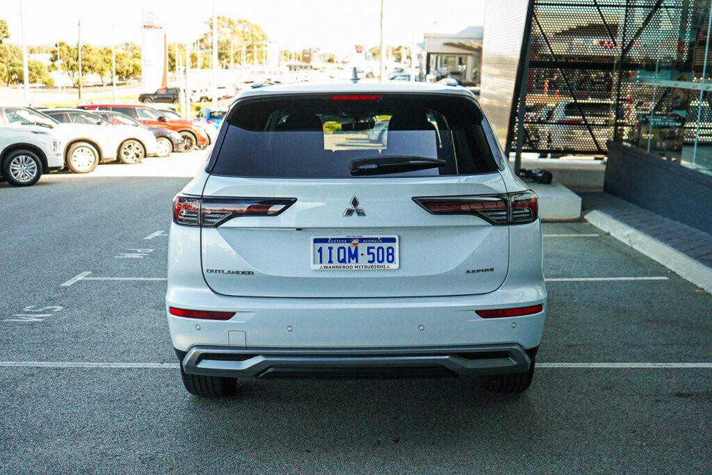 Mitsubishi Outlander image 3