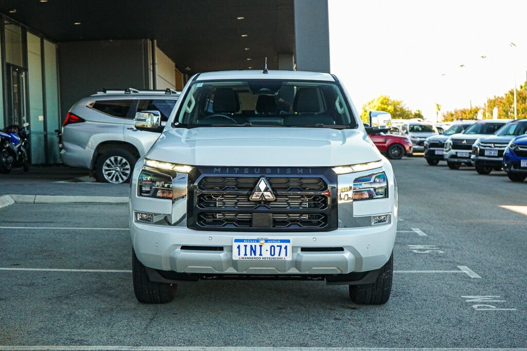 Mitsubishi Triton image 2