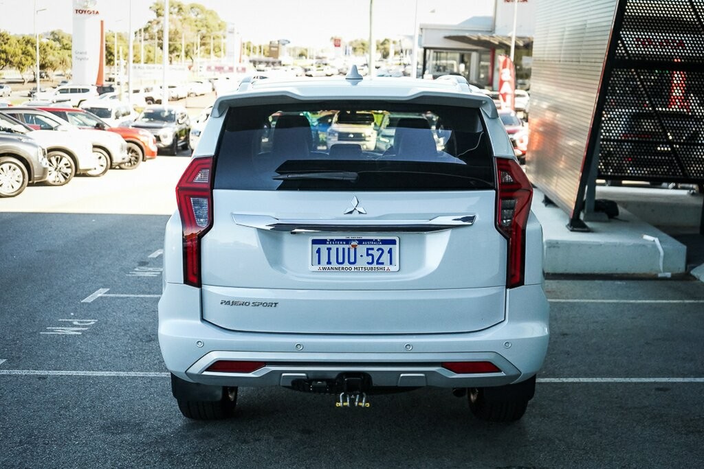 Mitsubishi Pajero Sport image 4