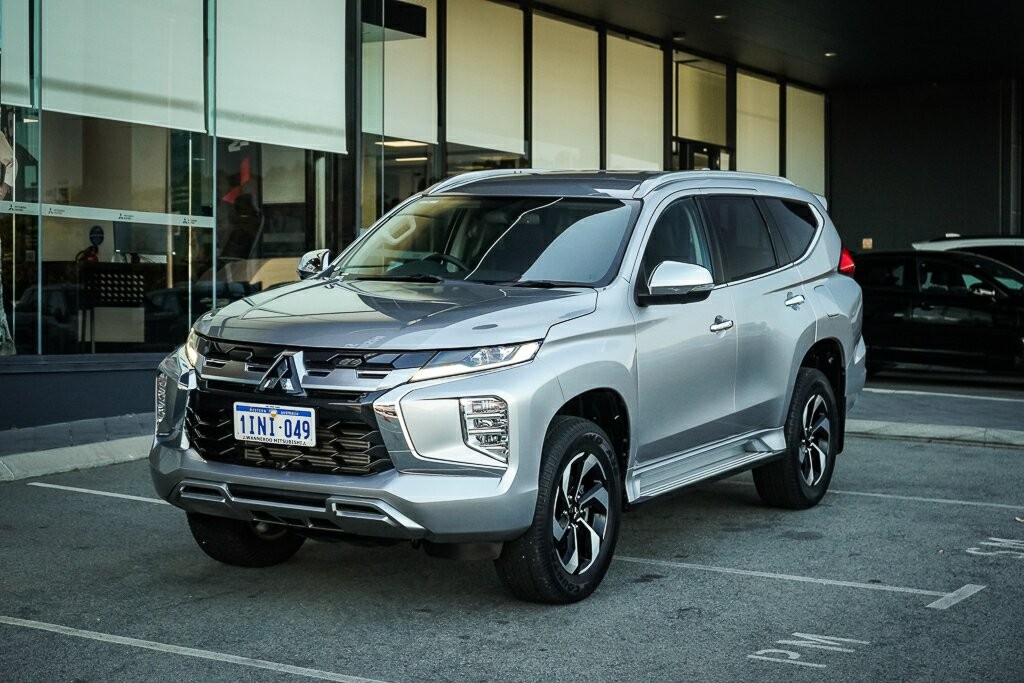 Mitsubishi Pajero Sport image 1