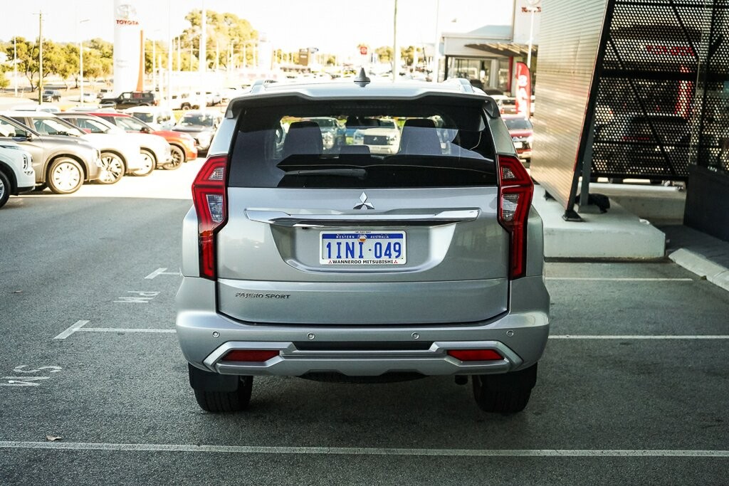 Mitsubishi Pajero Sport image 3