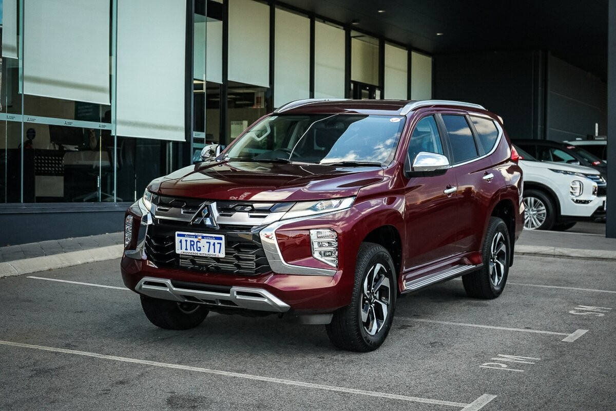 Mitsubishi Pajero Sport image 1