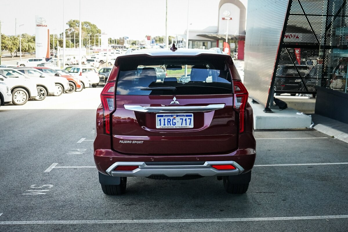 Mitsubishi Pajero Sport image 4