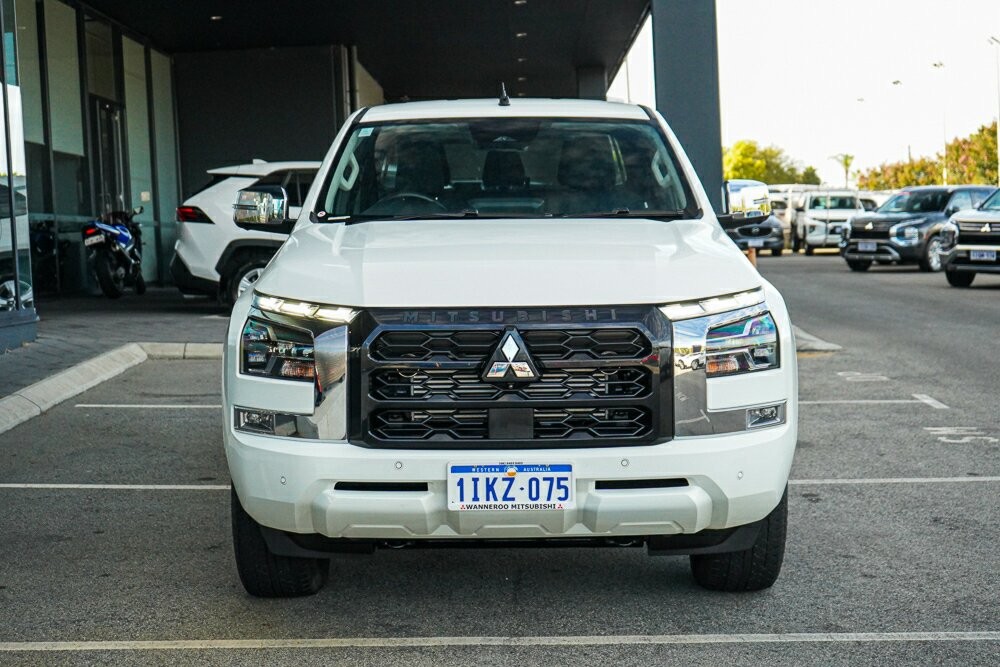 Mitsubishi Triton image 2