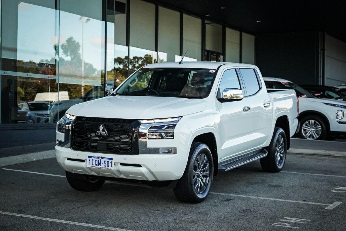 Mitsubishi Triton image 1