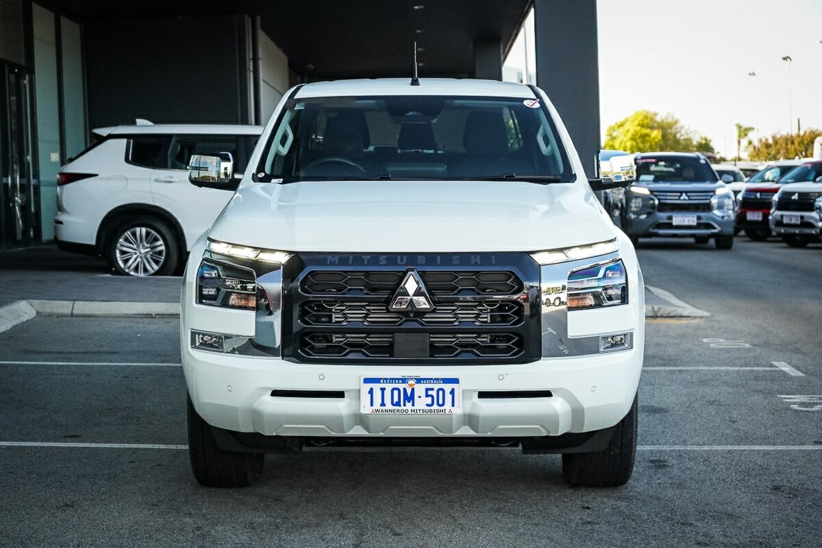 Mitsubishi Triton image 2