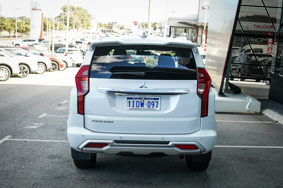 Mitsubishi Pajero Sport image 4