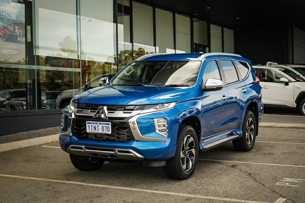 Mitsubishi Pajero Sport image 1