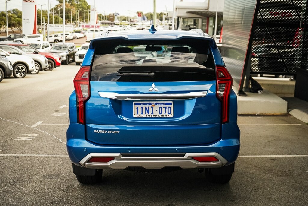 Mitsubishi Pajero Sport image 4