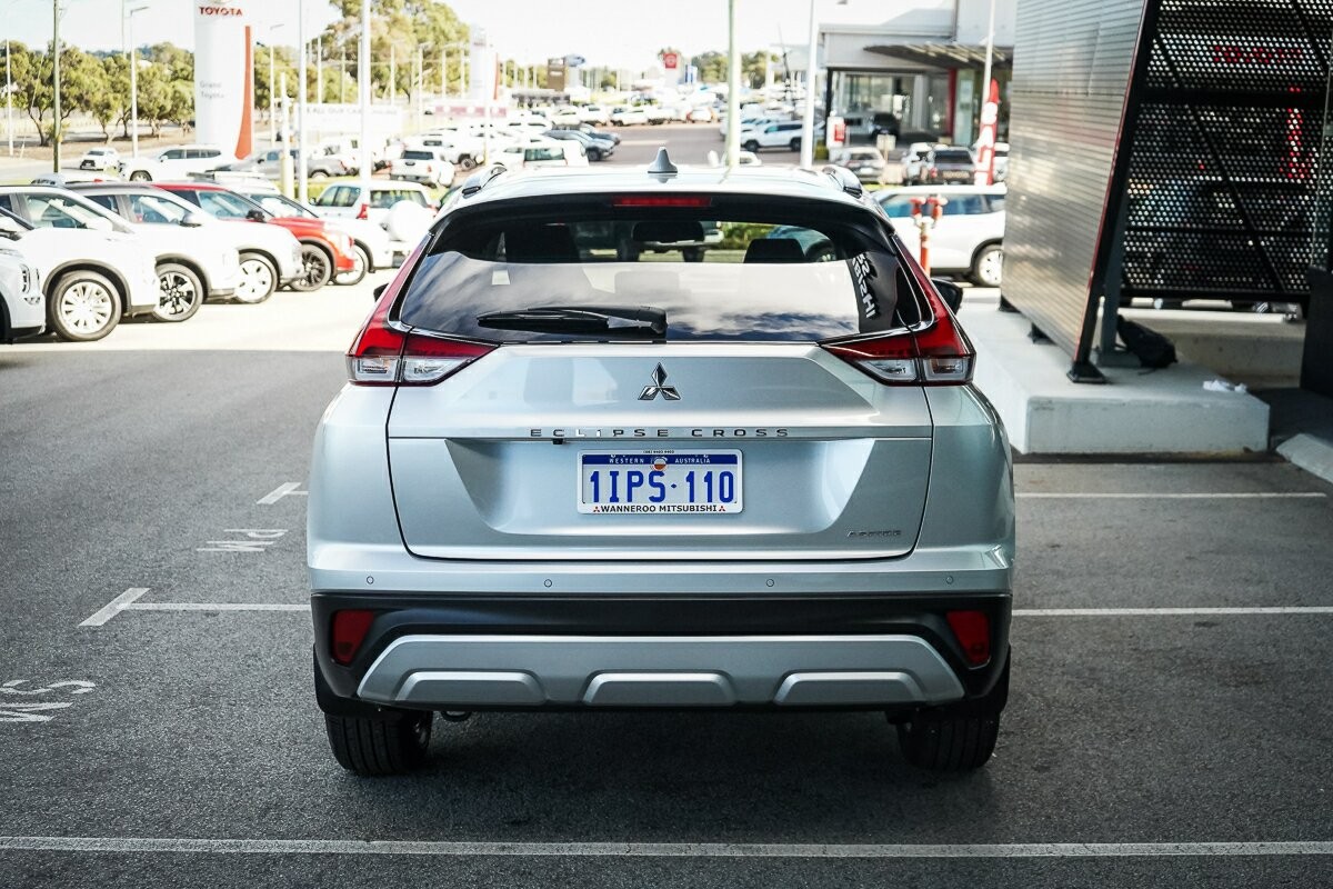 Mitsubishi Eclipse Cross image 4