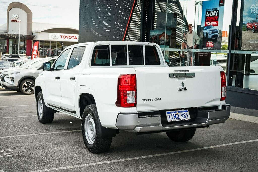 Mitsubishi Triton image 2