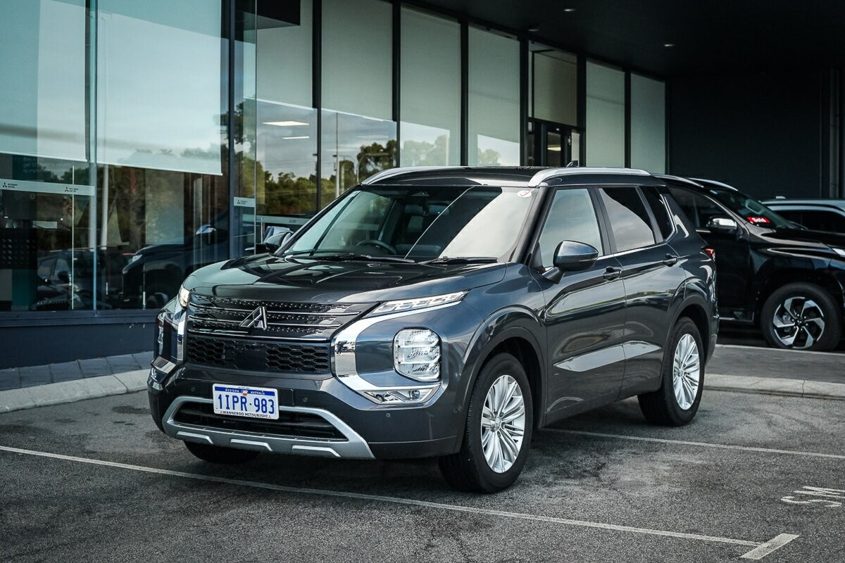 Mitsubishi Outlander image 1