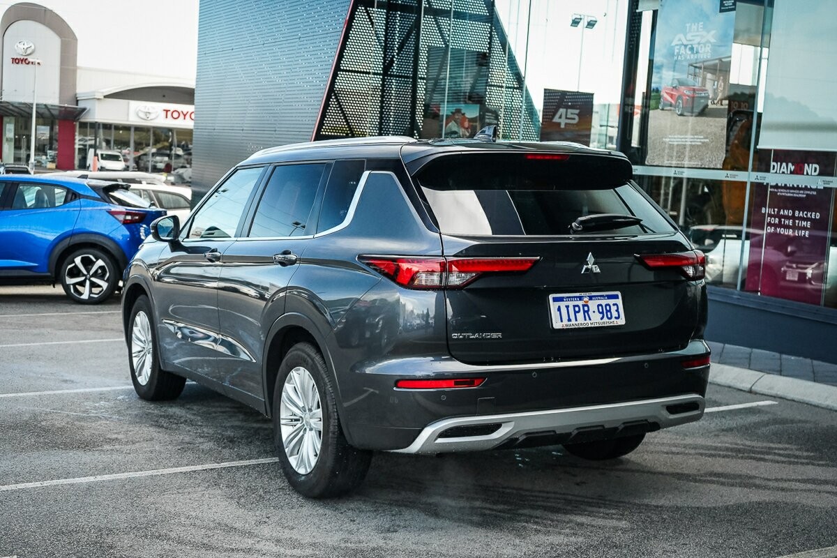 Mitsubishi Outlander image 3