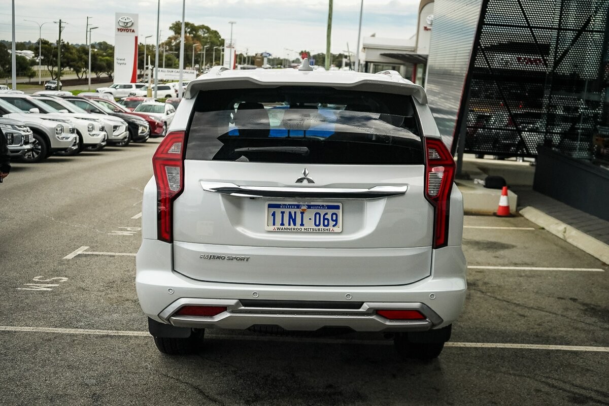 Mitsubishi Pajero Sport image 4