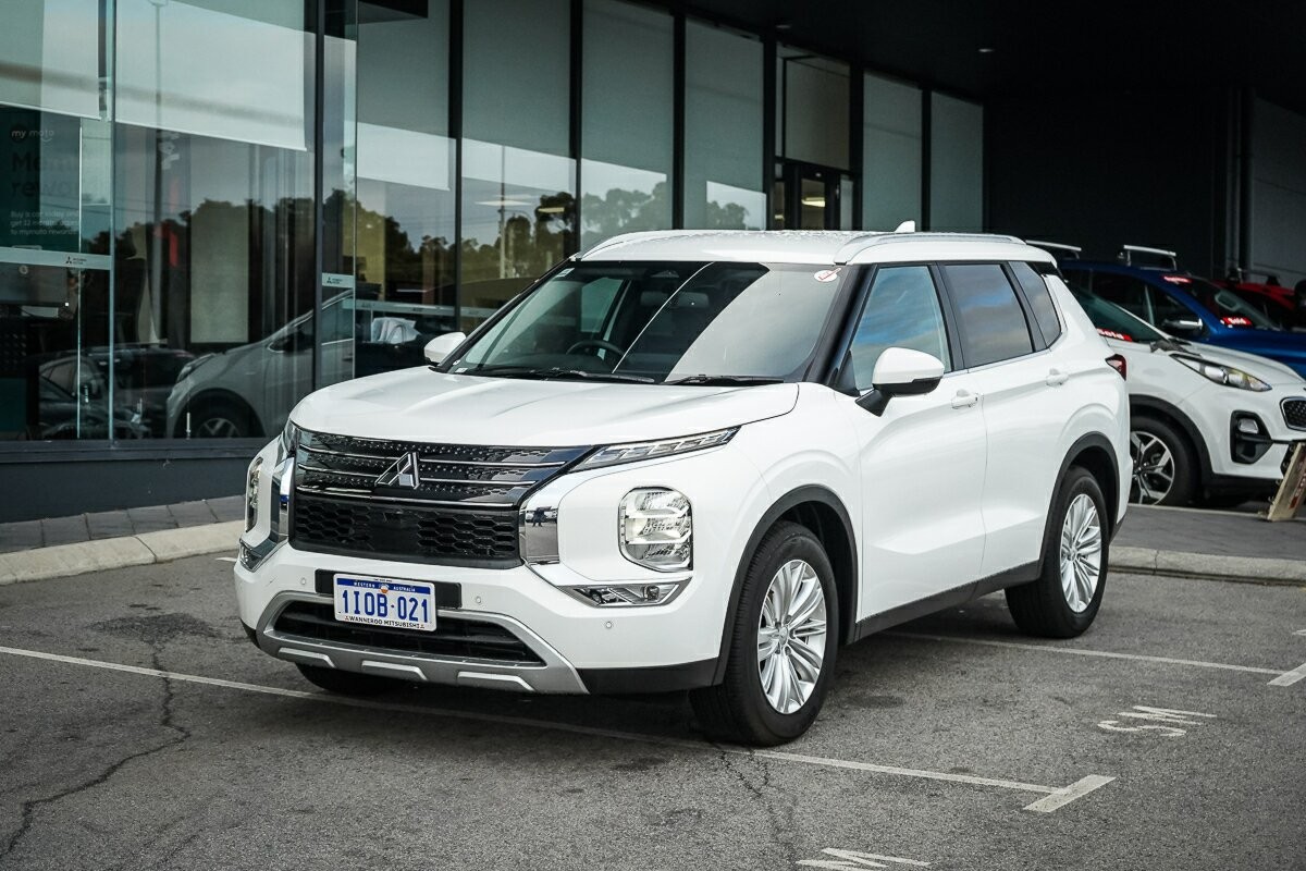 Mitsubishi Outlander image 1