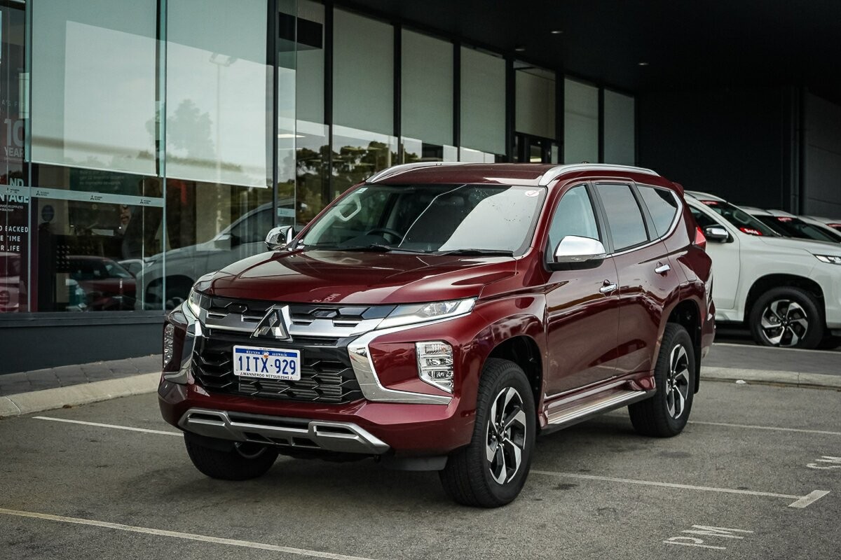 Mitsubishi Pajero Sport image 1