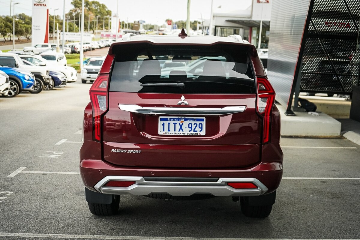Mitsubishi Pajero Sport image 4