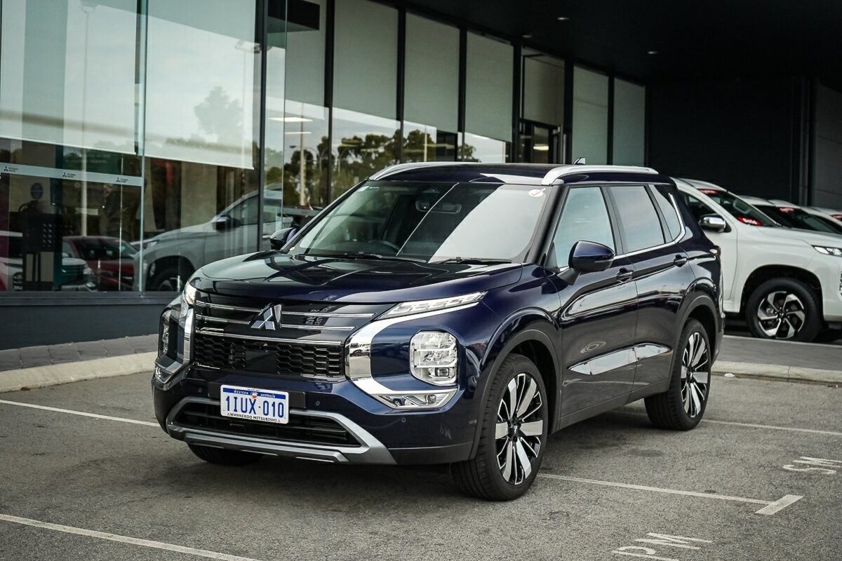 Mitsubishi Outlander image 1