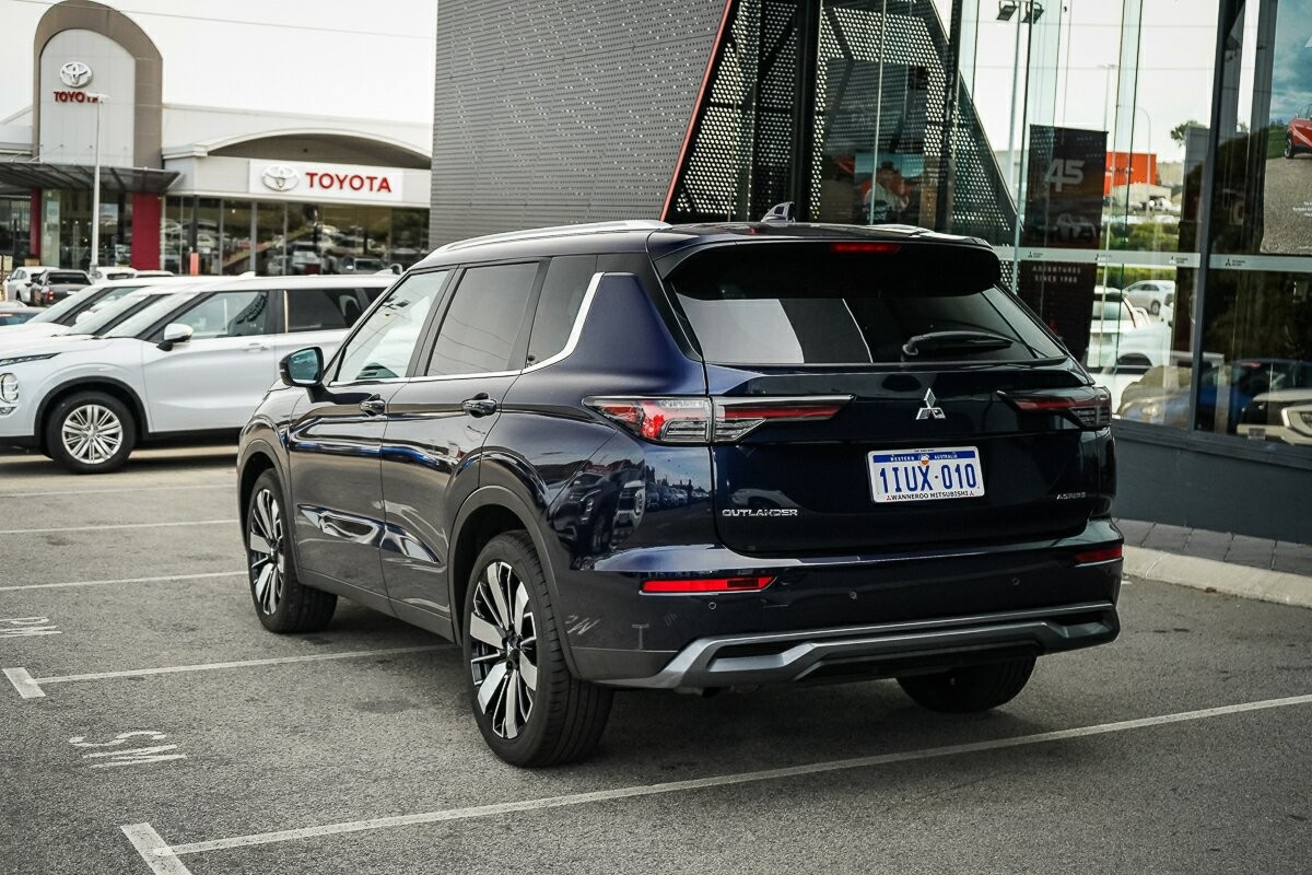 Mitsubishi Outlander image 3