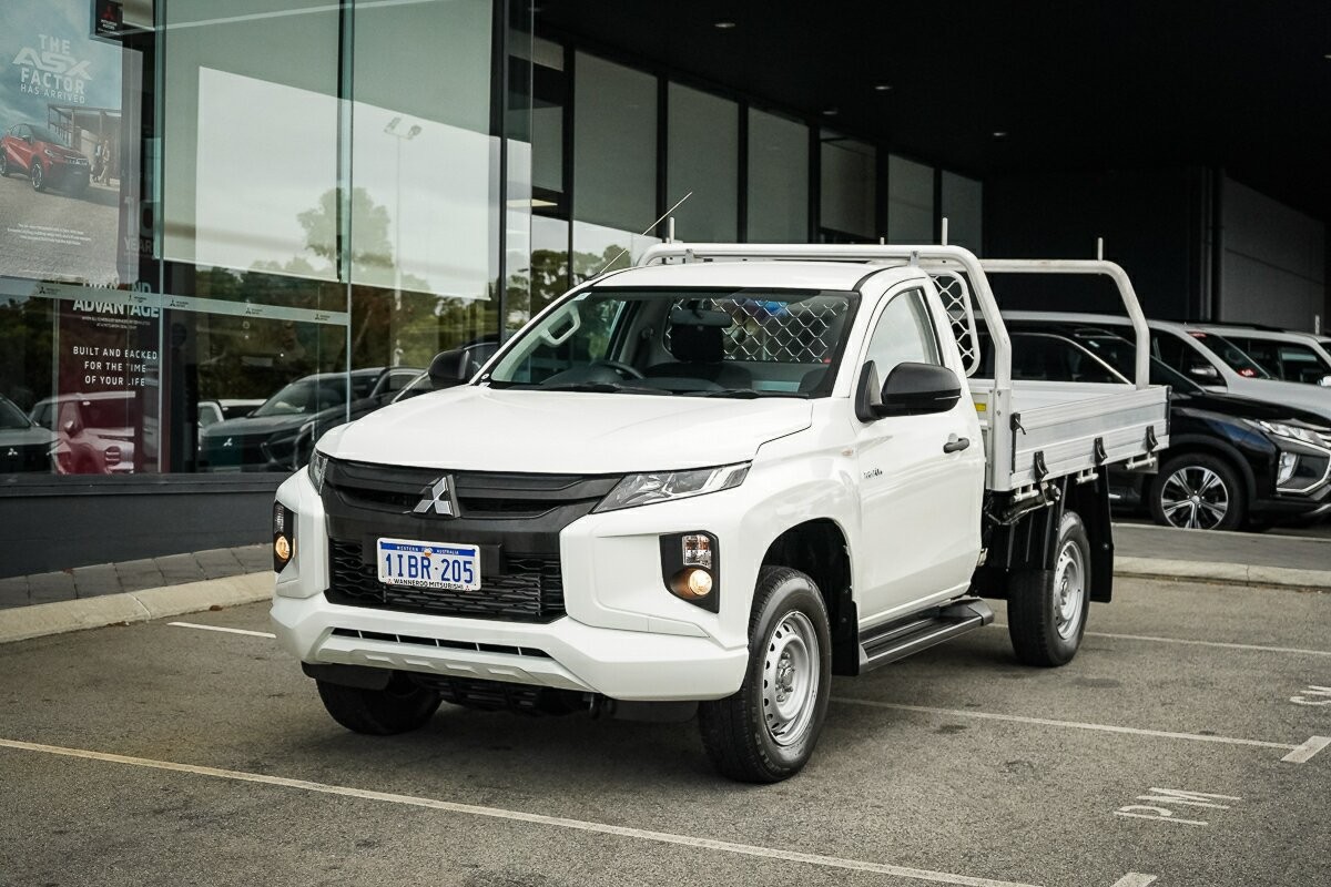 Mitsubishi Triton image 1