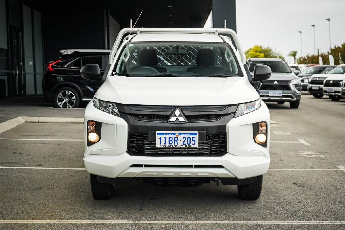 Mitsubishi Triton image 2