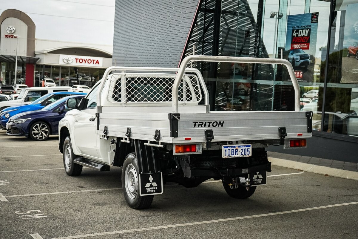 Mitsubishi Triton image 3