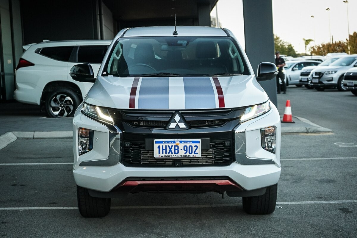 Mitsubishi Triton image 2