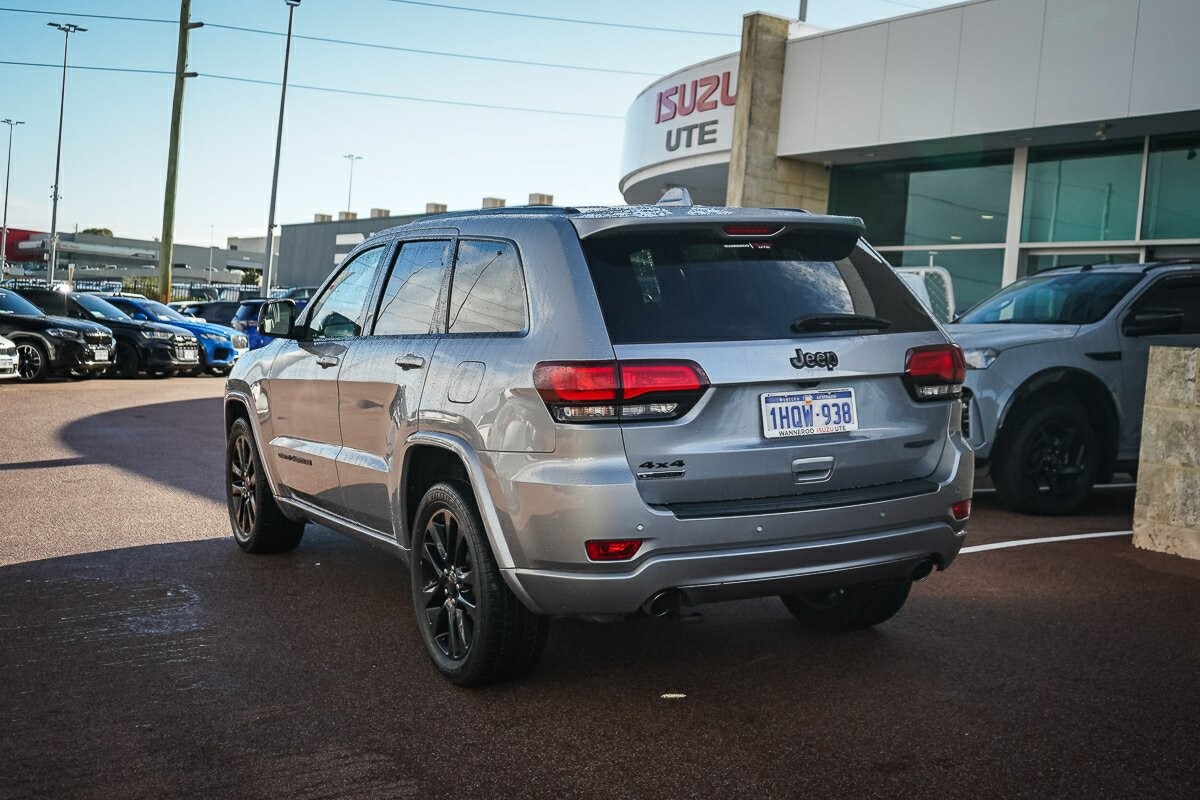 Jeep Grand Cherokee image 4