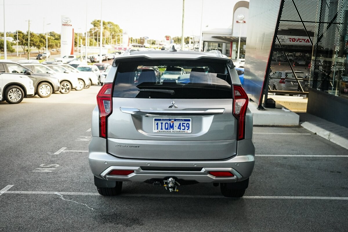 Mitsubishi Pajero Sport image 4