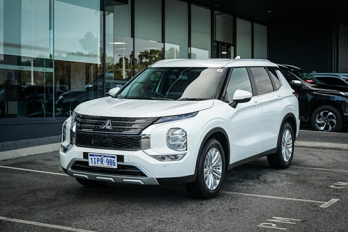 Mitsubishi Outlander image 1