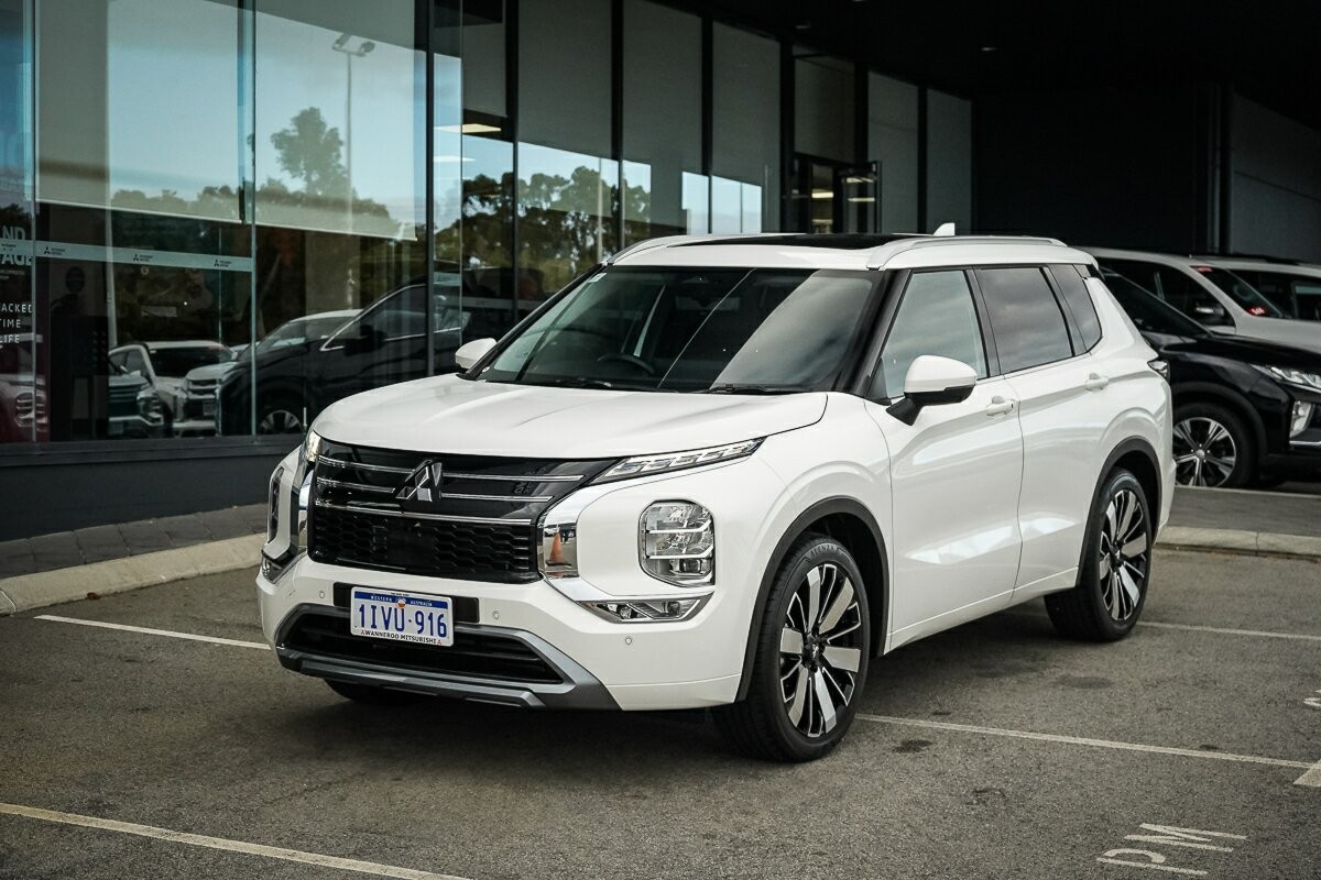 Mitsubishi Outlander image 1