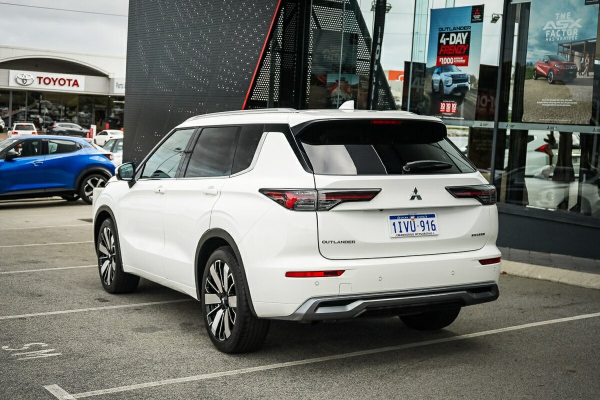 Mitsubishi Outlander image 3