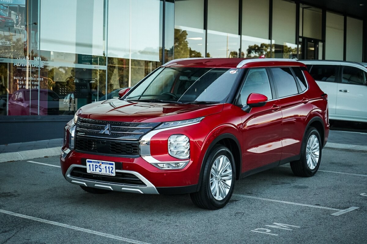 Mitsubishi Outlander image 1