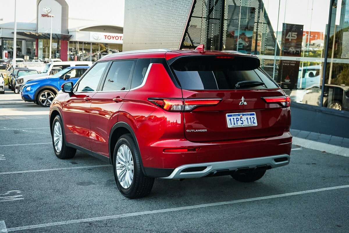 Mitsubishi Outlander image 3