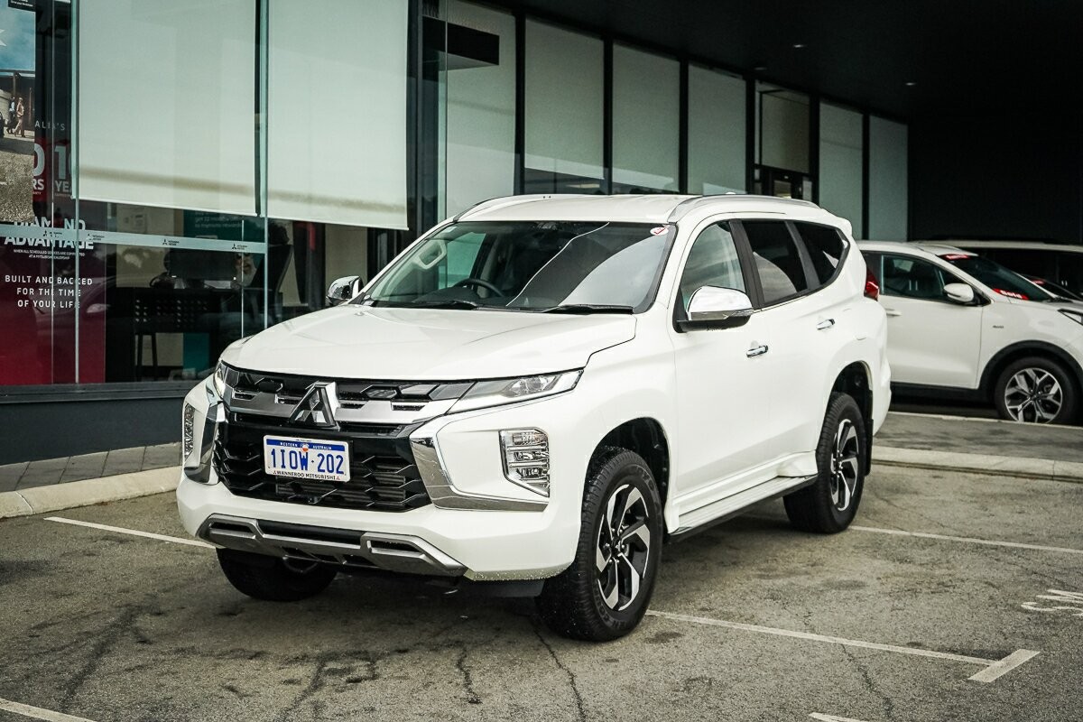 Mitsubishi Pajero Sport image 1