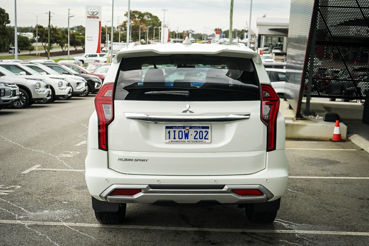 Mitsubishi Pajero Sport image 4