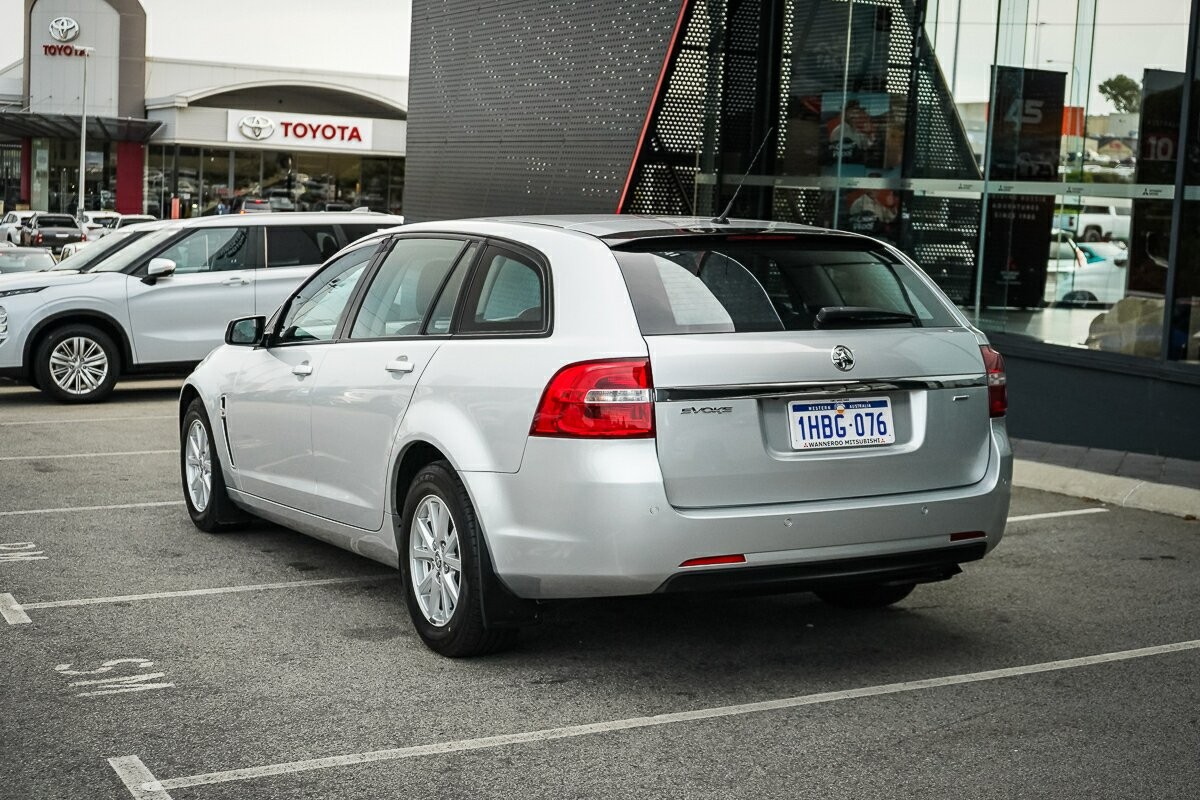 Holden Commodore image 3