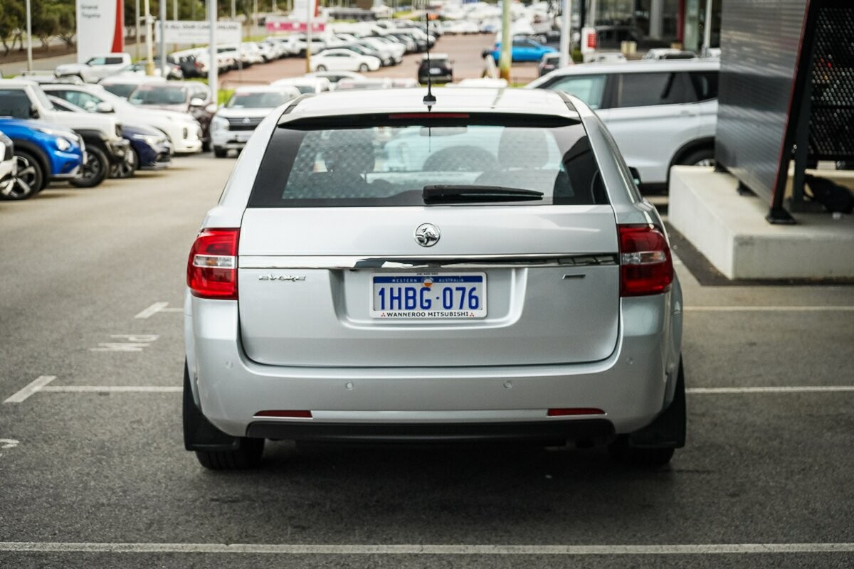Holden Commodore image 4