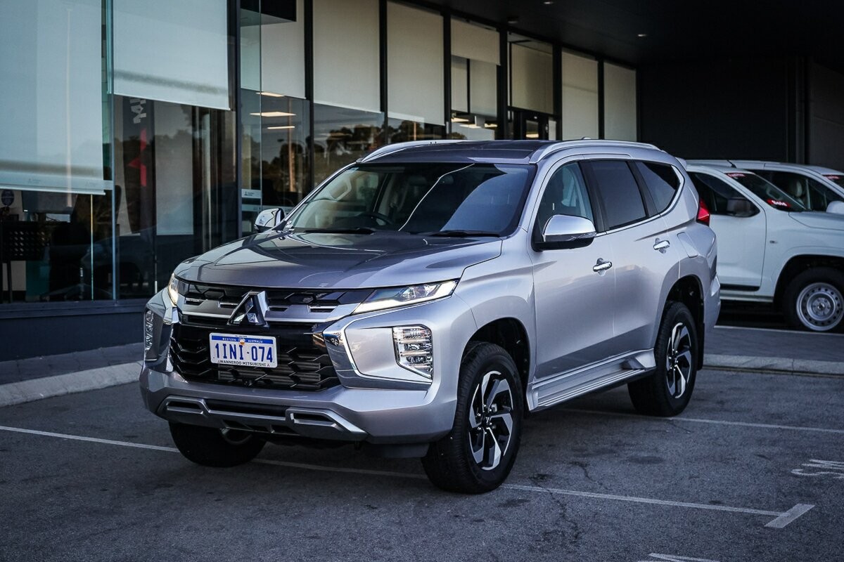 Mitsubishi Pajero Sport image 1