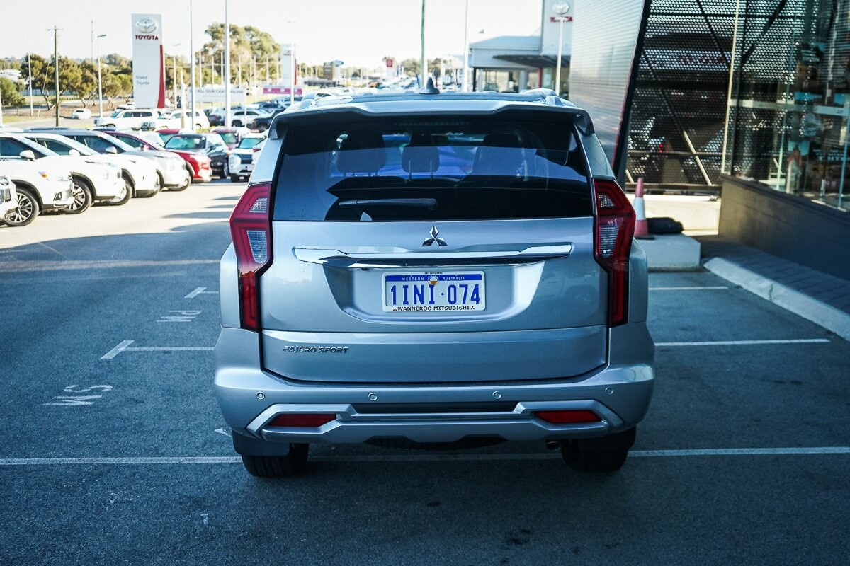 Mitsubishi Pajero Sport image 4
