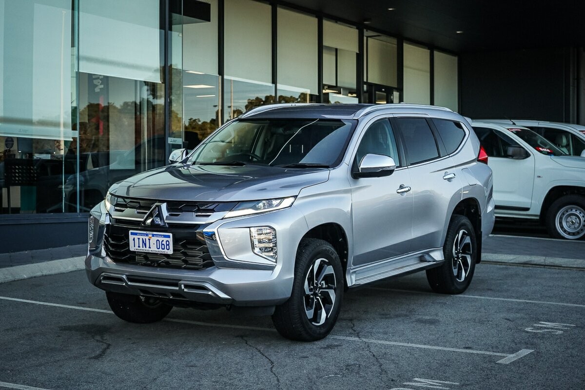 Mitsubishi Pajero Sport image 1