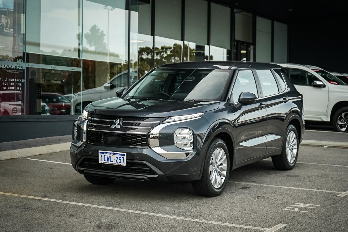 Mitsubishi Outlander image 1