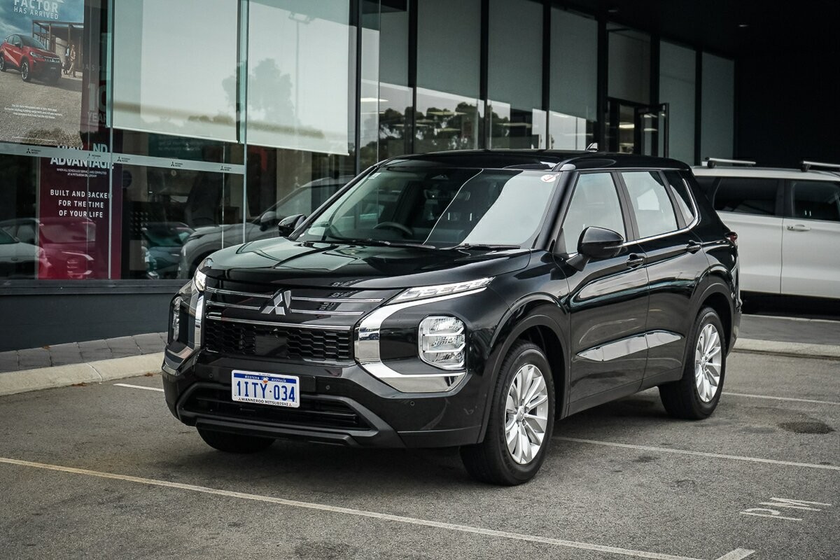 Mitsubishi Outlander image 1